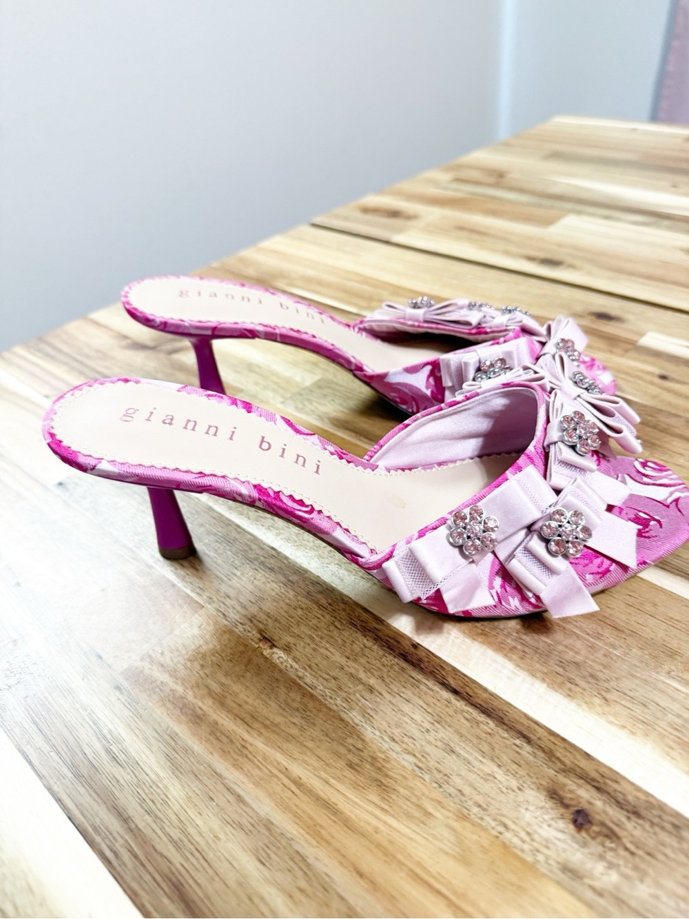 Gianni Bini Lele Floral Pink Satin Rhinestone Embellished Bow Heeled Sandals 9 - Picture 10 of 12